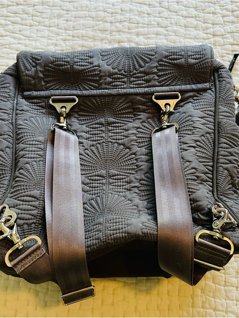 Petunia Pickle Bottom NWOT Quilted Gray diaper bag